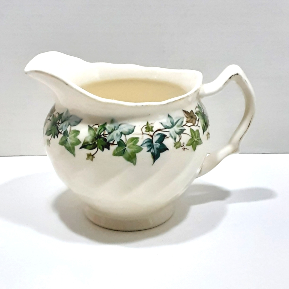 Vintage Johnson Brothers Creamer Old Chelsey Green Ivy Leaves (Small Flaw)